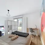 Le Jules Verne - Classe 2 Etoiles - Confort - Balcon Sur Cour *