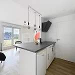 Le Jules Verne - Classe 2 Etoiles - Confort - Balcon Sur Cour *