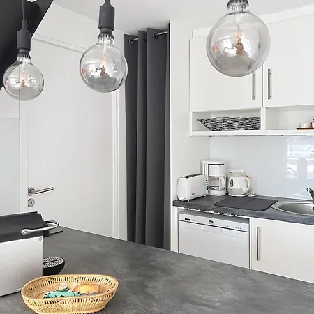 Le Jules Verne - Classe 2 Etoiles - Confort - Balcon Sur Cour