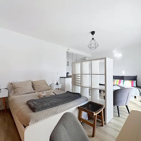 Apartment Le Jules Verne - Classe 2 Etoiles - Confort - Balcon Sur Cour Nantes
