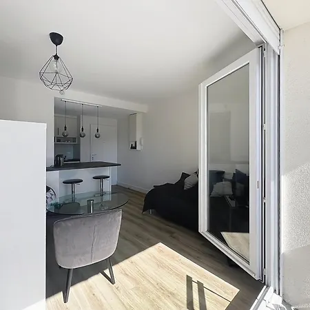 Apartment Le Jules Verne - Classe 2 Etoiles - Confort - Balcon Sur Cour Nantes