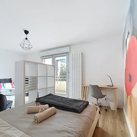 Le Jules Verne - Classe 2 Etoiles - Confort - Balcon Sur Cour *