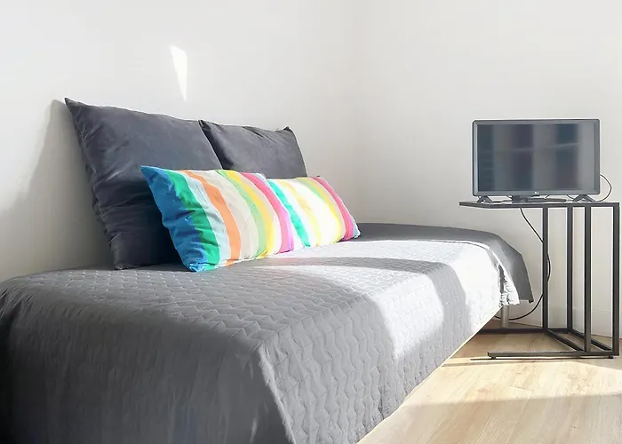 Le Jules Verne - Classe 2 Etoiles - Confort - Balcon Sur Cour *