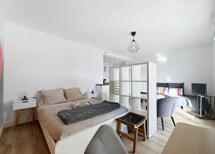 Lägenhet Le Jules Verne - Classe 2 Etoiles - Confort - Balcon Sur Cour Nantes