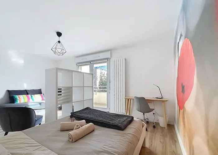 Le Jules Verne - Classe 2 Etoiles - Confort - Balcon Sur Cour *