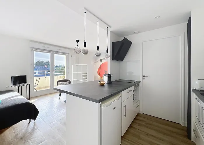 Le Jules Verne - Classe 2 Etoiles - Confort - Balcon Sur Cour *