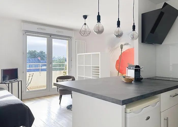 Le Jules Verne - Classe 2 Etoiles - Confort - Balcon Sur Cour