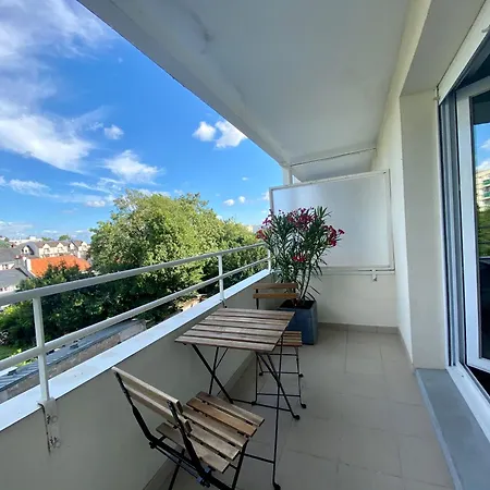 Le Jules Verne - Classe 2 Etoiles - Confort - Balcon Sur Cour *