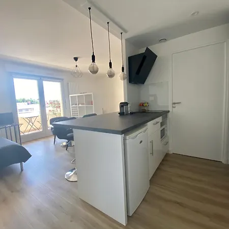 Le Jules Verne - Classe 2 Etoiles - Confort - Balcon Sur Cour